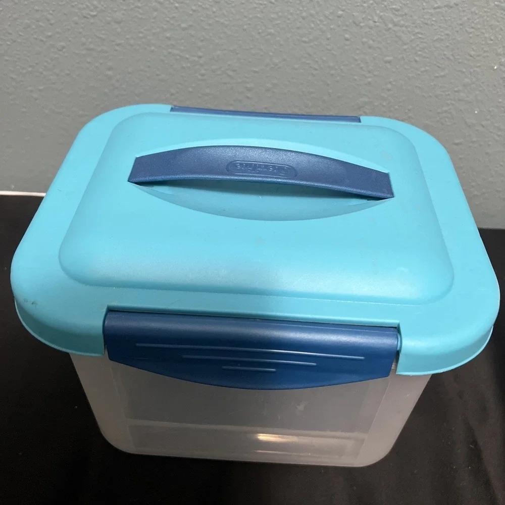 Sterilite‎ Show Offs 2008 Blue Small 1892 Handle Snap Lid  - USA